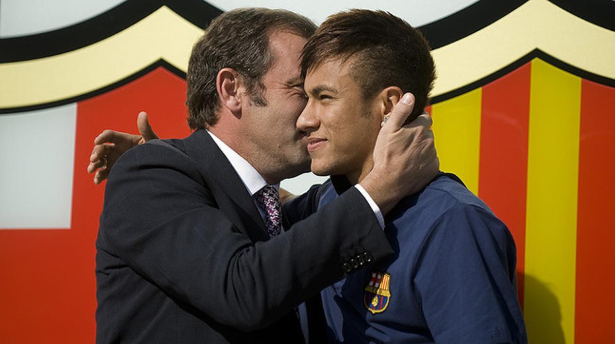 Sandro Rosell i Neymar, el 3 de juny del 2013, data en què el davanter va fitxar pel Barça