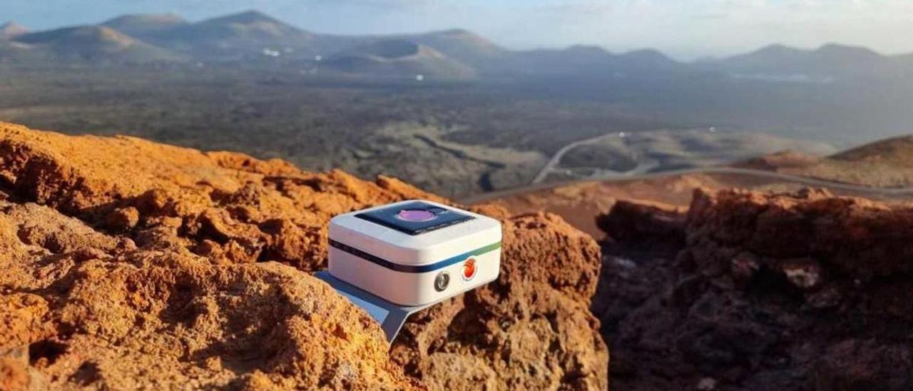 Uno de los fotómetros instalados en el parque nacional de Timanfaya. | |