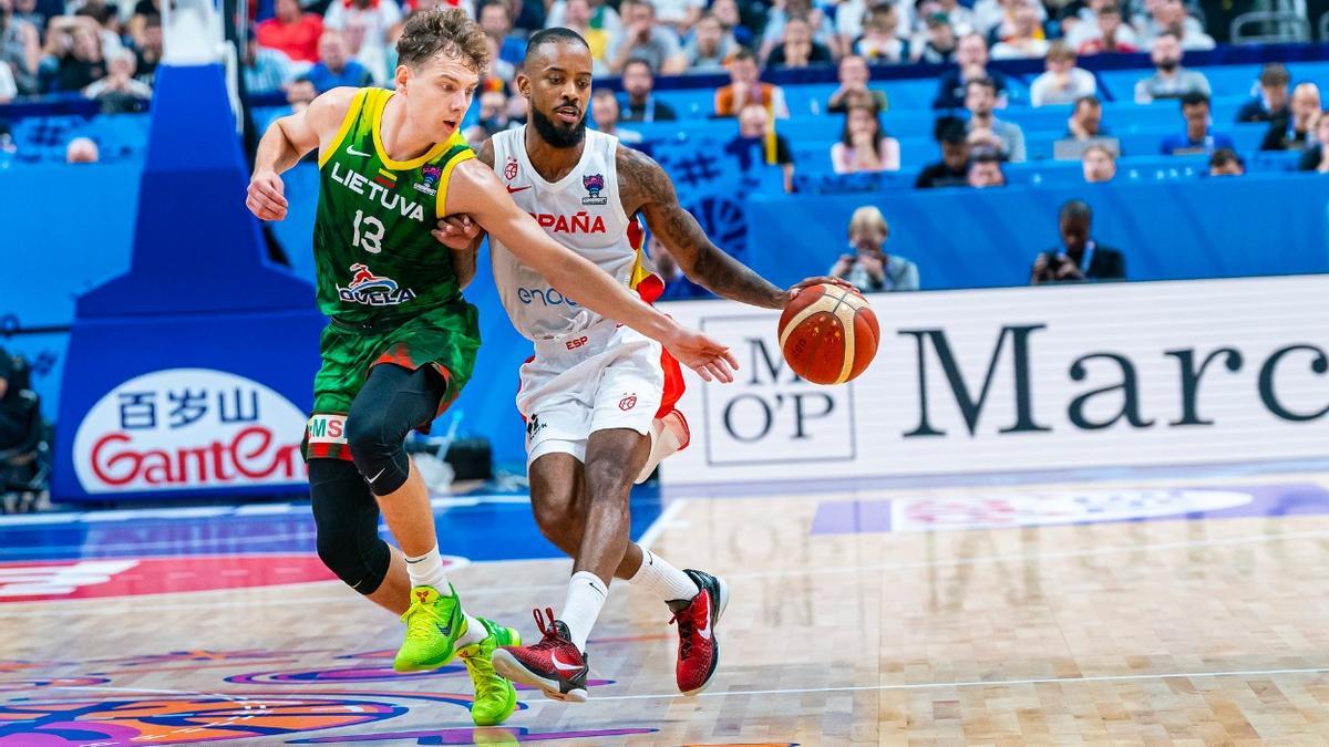 Lorenzo Brown, en una jugada del partido ante Lituania.