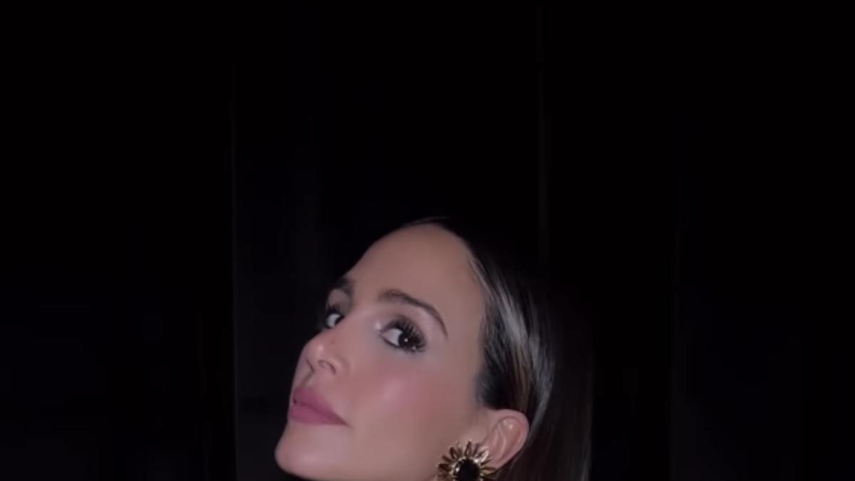 Rocío Osorno con pendientes de Elie Top para Zara