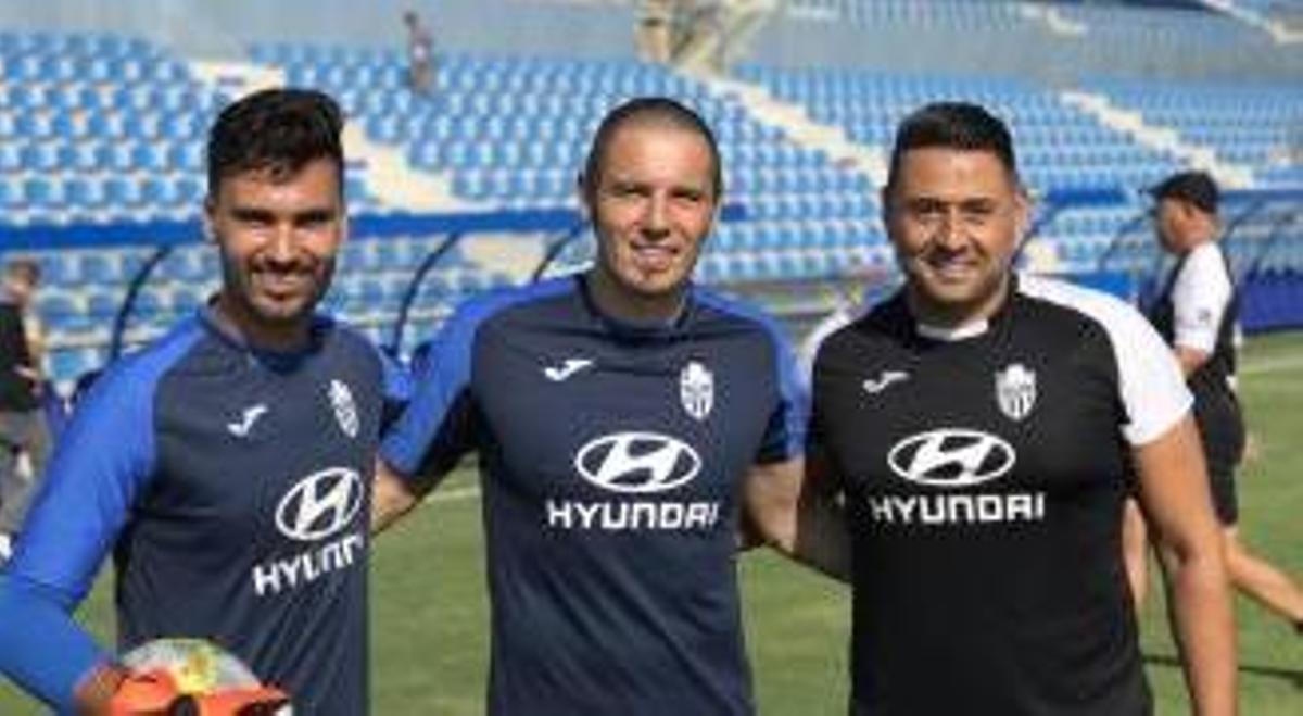 Cervero, en el centro, con el Atlético Baleares.