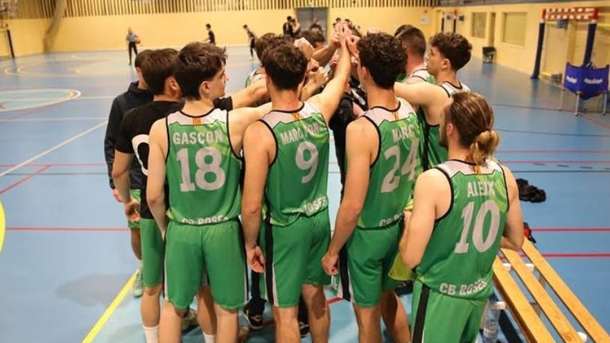 El sènior masculí del Roses en un partit de la temporada passada.