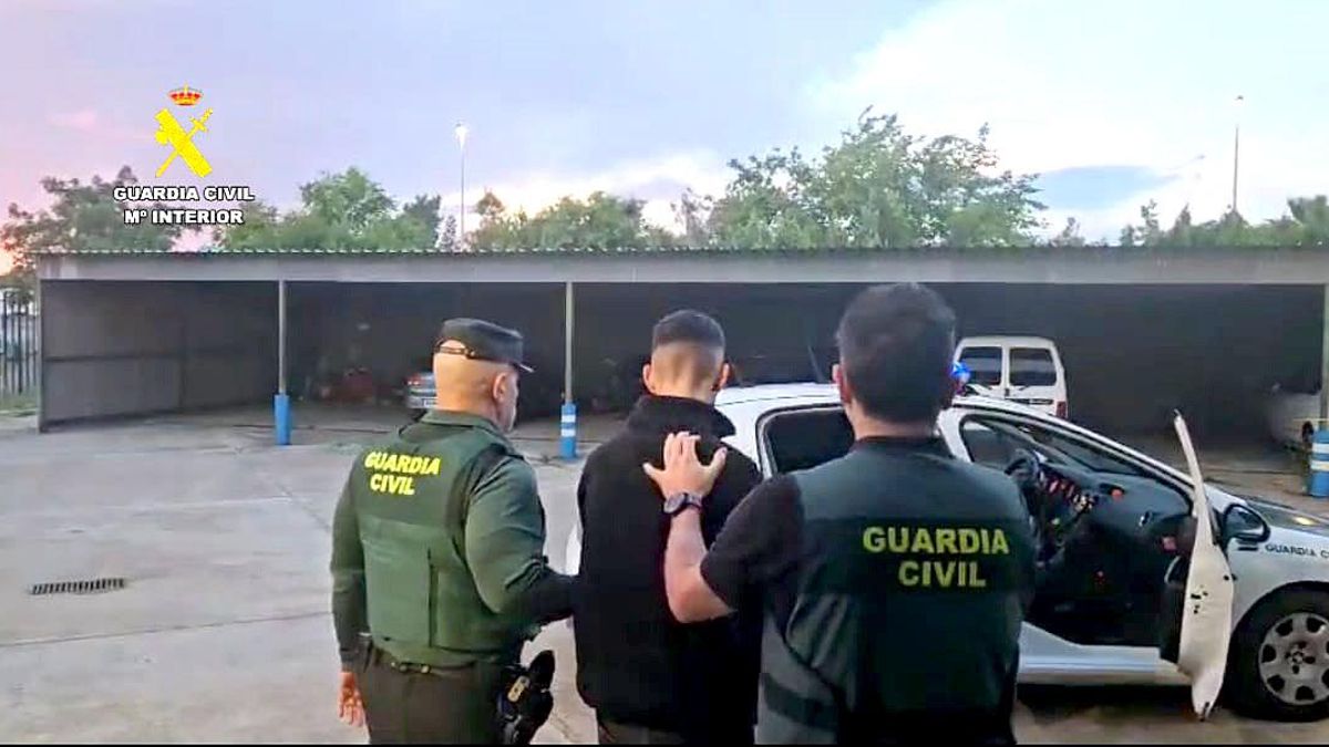 Imagen de uno de los detenidos por robo en gasolineras de Sevilla.