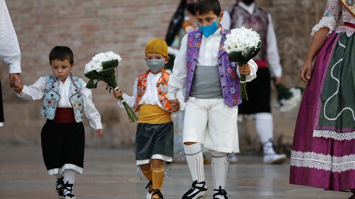 Búscate en el primer día de Ofrenda por las calles del Mar y Avellanas entre las 20:00 y 21:00 horas