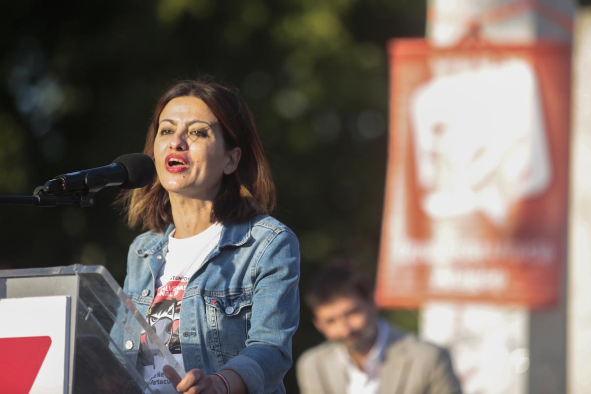 La eurodiputada de Izquierda Unida, Sira Rego, portó una camiseta en defensa de Canal Roya.