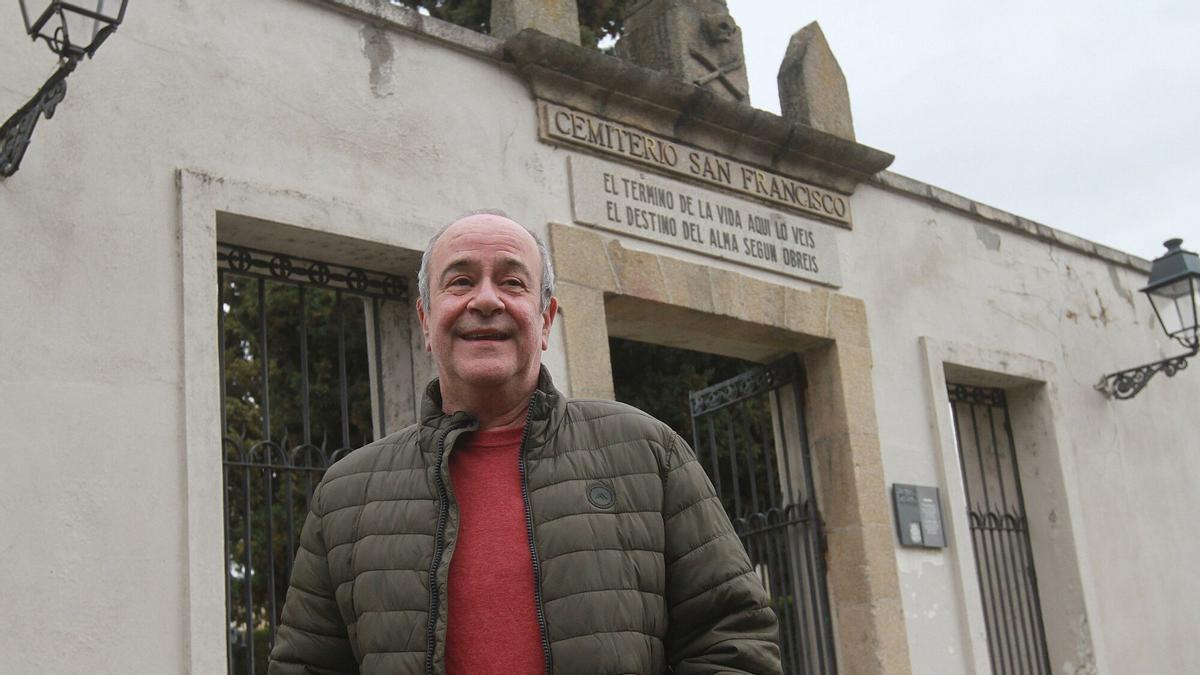José María Pérez Álvarez, Chesi, en uno de sus lugares favoritos de Ourense, el cementerio de San Francisco.