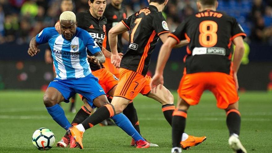 El Valencia remonta y hunde al Málaga