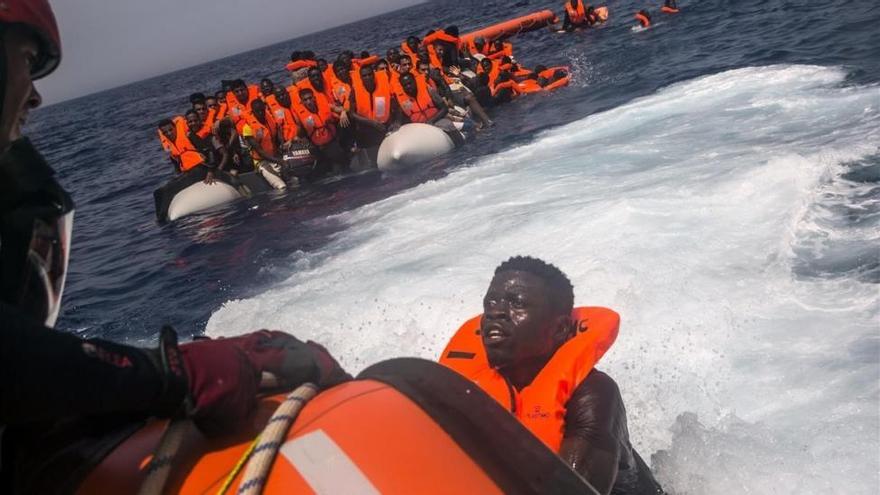 Localizados 13 cadáveres en una embarcación con inmigrantes frente a Libia