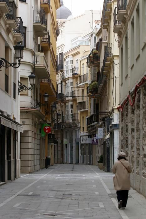 Calles vacías e inhóspitas en lo que era un Centro de Málaga bullicioso y lleno de actividad.