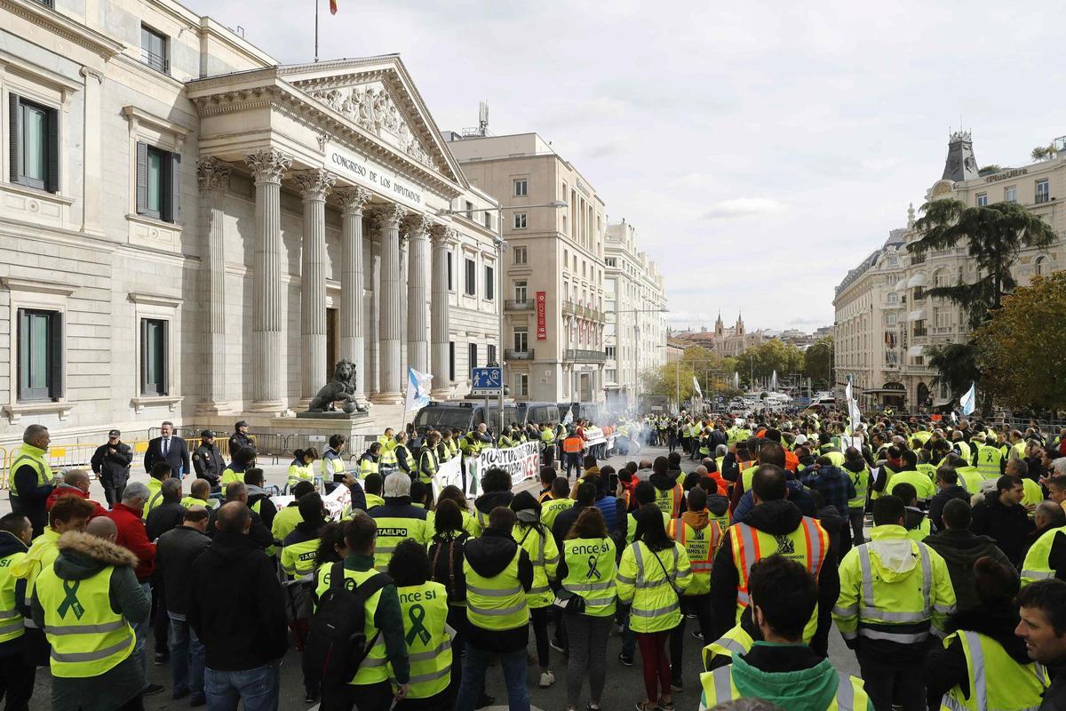 Imagen de una protesta frente al Congreso de los Diputados.
