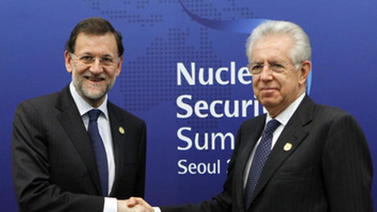 Mariano Rajoy y Mario Monti, durante la reunión que han mantenido en el marco de la Cumbre de Seguridad Nuclear que se celebra en Seúl.