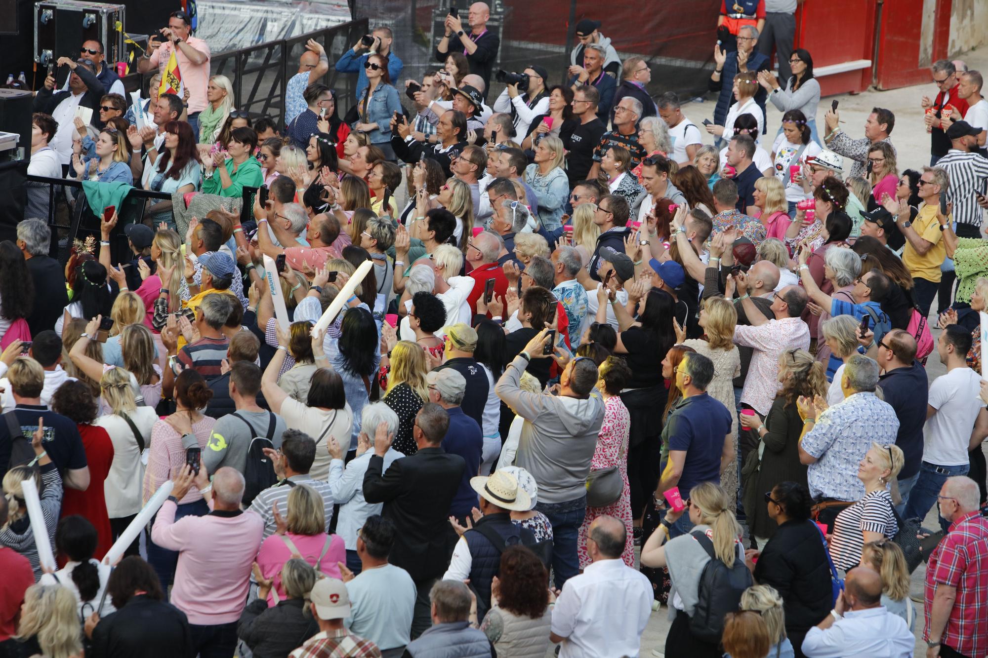 Stimmung, Hits und Selfies: So war das Festival "Schlagersterne Mallorca" in der Stierkampfarena