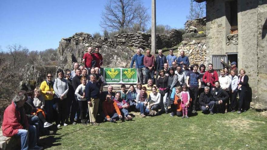 Integrantes de la Asociación Cultural Amigos de Sagallos el día de la jornada gastronómica.