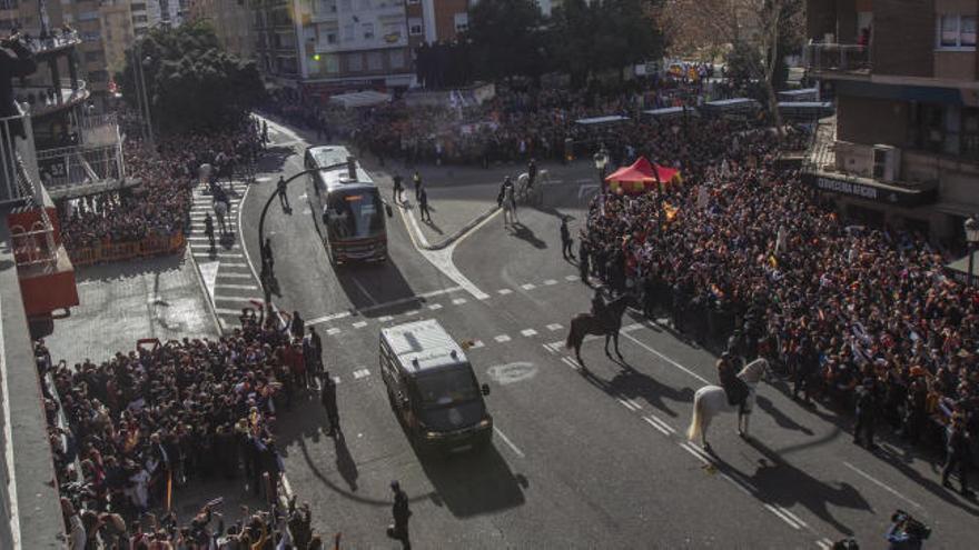 &quot;¡Anil, baja los precios!&quot;, canta la afición del Valencia