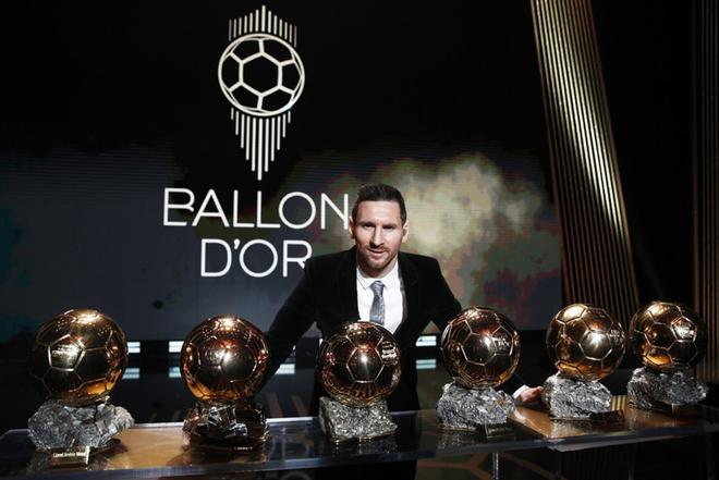 El jugador argentino del FC Barcelona Lionel Messi gana el Balón de Oro France Football 2019 en el Chatelet Theatre en Paris. Messi conquista así su sexto Balón de Oro, un récord que ningún otro futbolista ha conseguido.