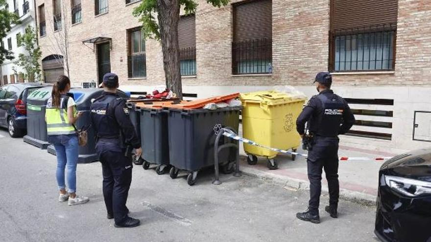Troben un nen de tres mesos mort dins d&#039;una bossa de supermercat entre uns contenidors a Madrid