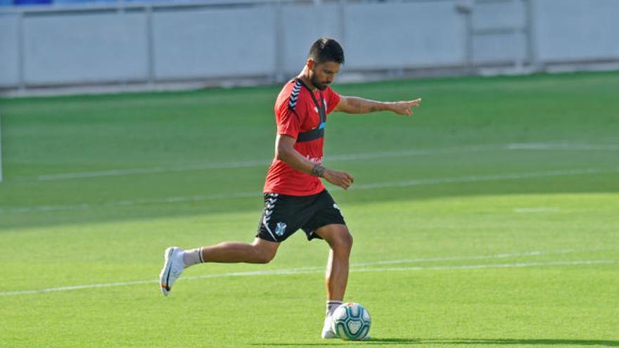 Mauro dos Santos, durante el entrenamiento de ayer en el Rodríguez López.