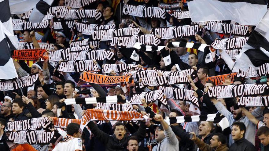 Parte de la Curva Nord en el partido ante el R. Madrid