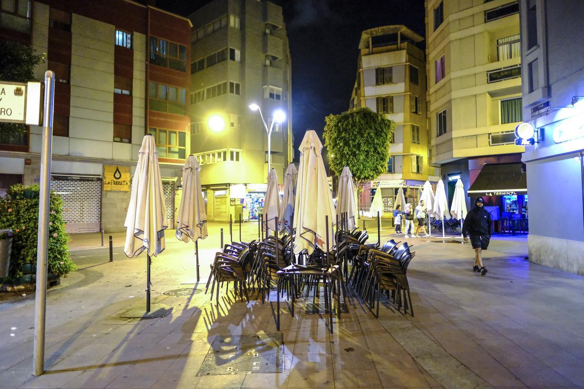 Terrazas cerradas en la plaza de Los Betancores