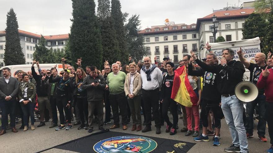 Policías y guardias civiles, en marcha hacia Madrid por la equiparación salarial