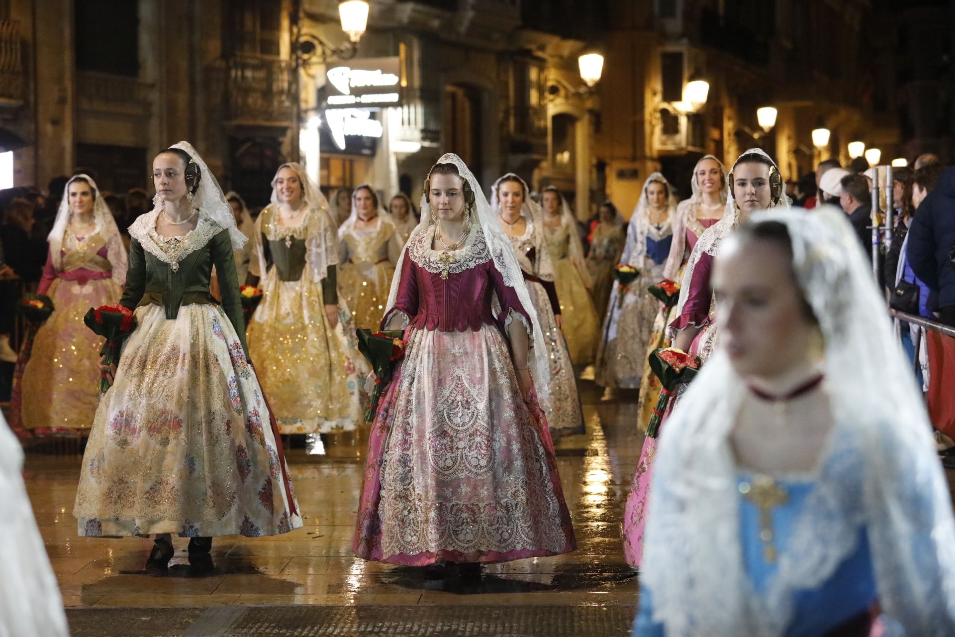 Búscate el primer día de Ofrenda por la calle Quart (de 21.00 a 22.00 horas)