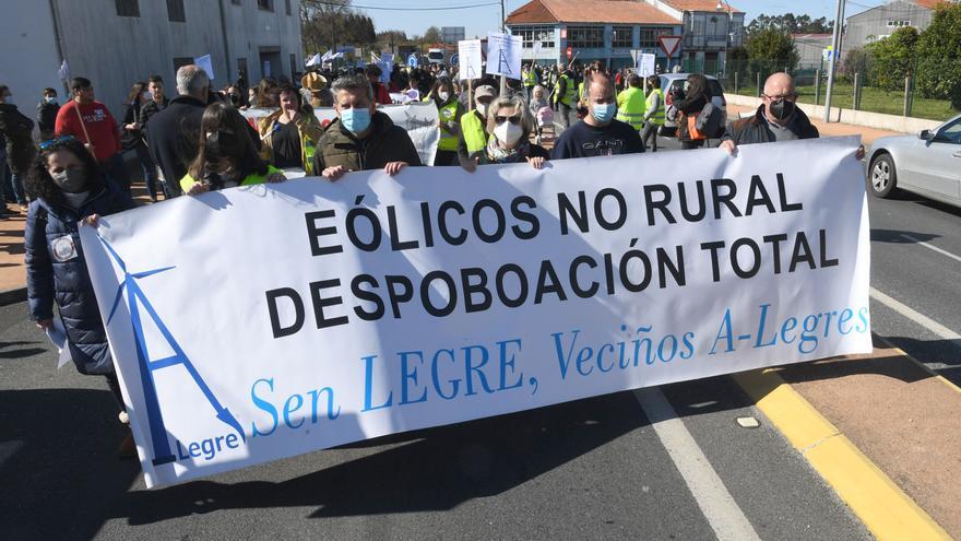 Clamor en Curtis contra los “macroeólicos”: “Dejan toda la comarca dentro de un parque”