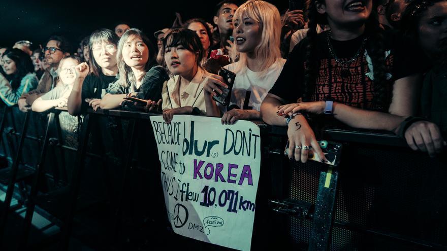 Fans coreanas en el concierto de Blur en La Riviera.