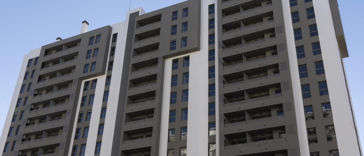 Edificio de obra nueva destinado al alquiler en el barrio de Turianova de València.