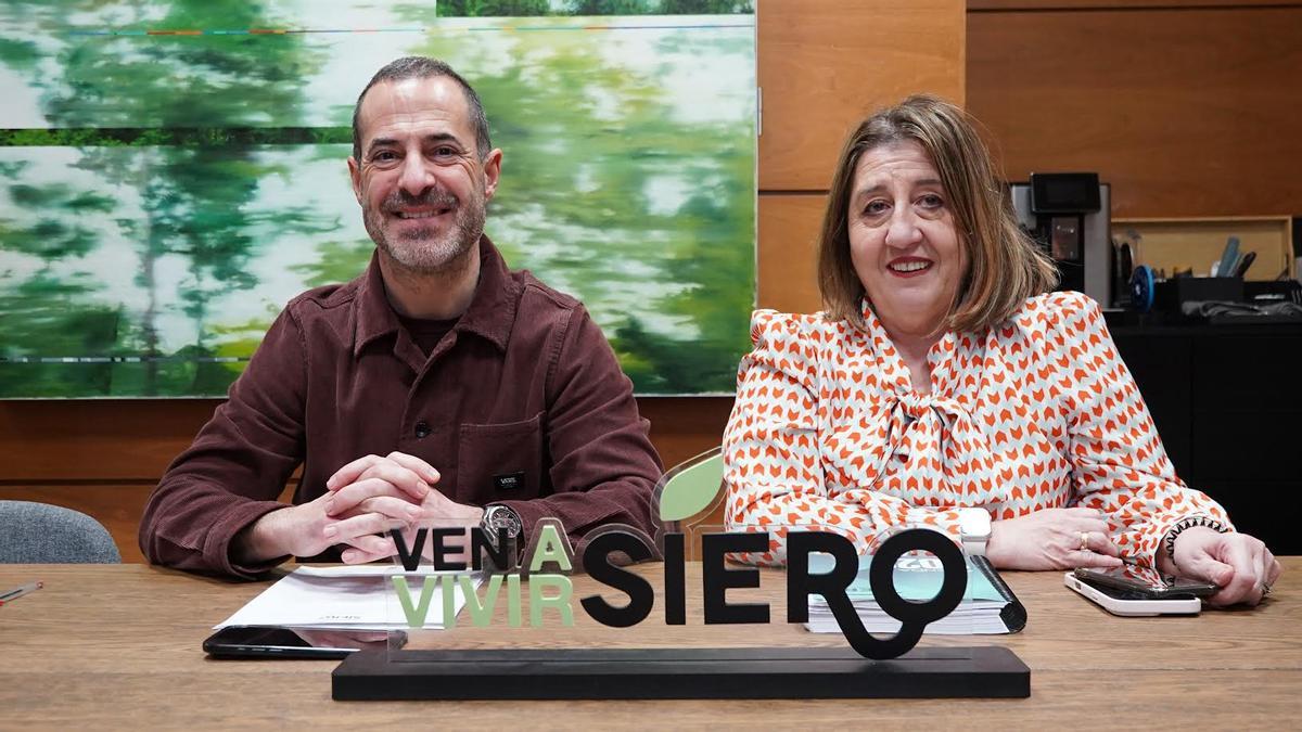 Ángel García y Sonia Lago, durante la presentación del acuerdo.