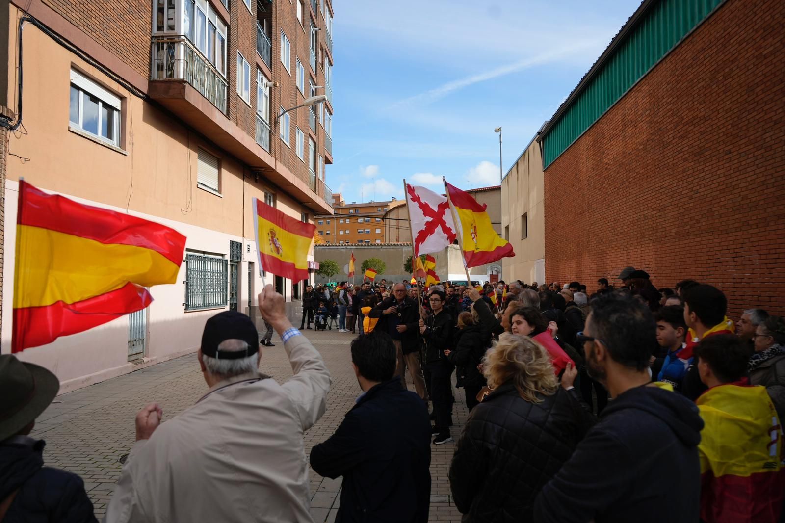 GALERÍA | La manifestación de Vox ante la sede del PSOE de Zamora contra Pedro Sánchez