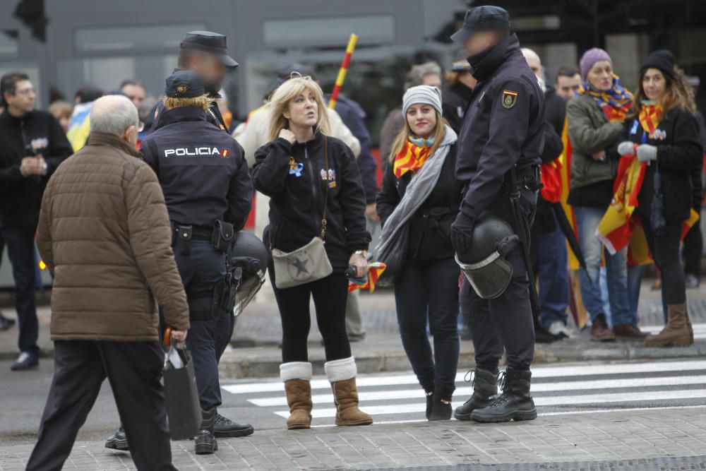 Concentración de entidades derechistas en València