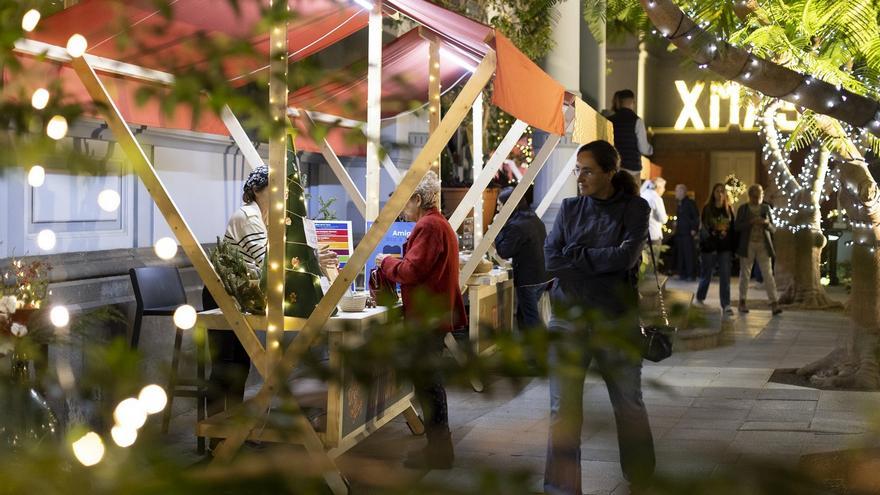 «Navidad de cuento» abre su coqueto mercadillo en el Palacete Rodríguez Quegles