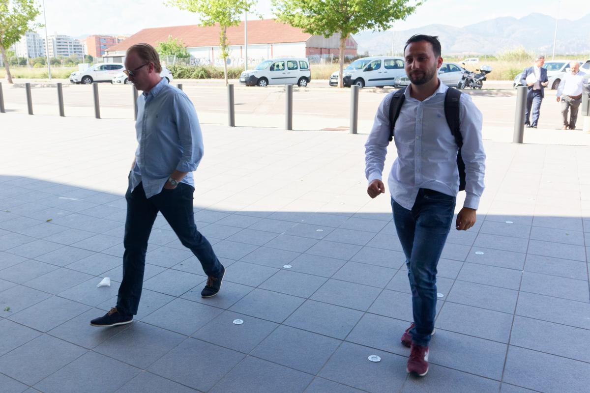 Sergio Toledo, llegando a la reunión, ayer por la tarde.