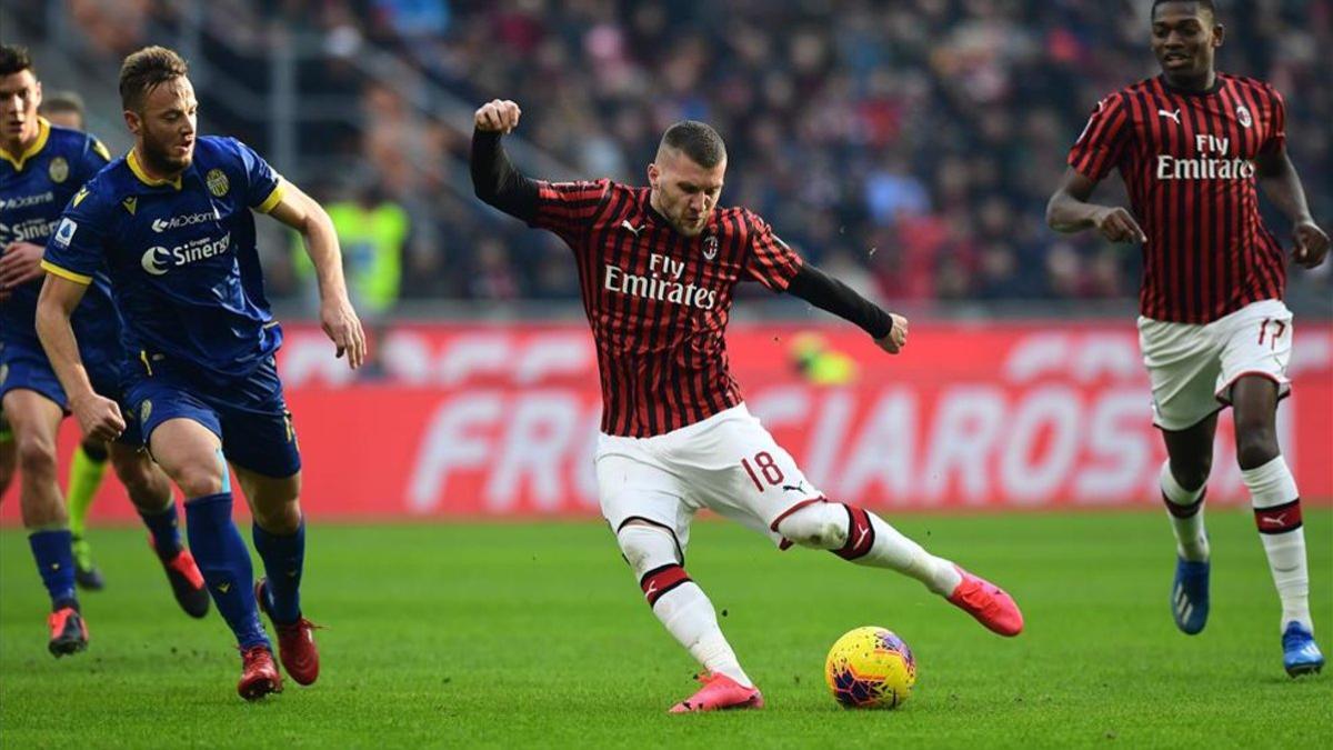 El Milan no pasó del empate 1-1 ante un combativo Hellas Verona