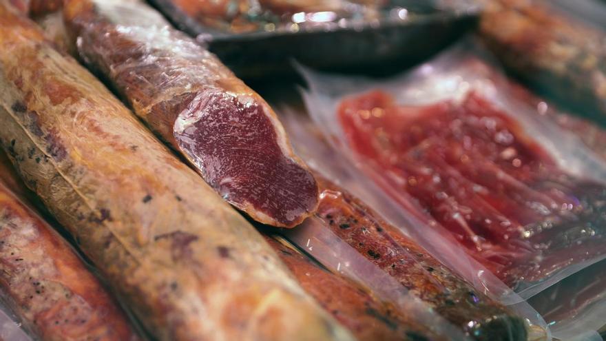 Alerta alimentaria: detectan listeria en una popular carne de cerdo y piden no consumirla