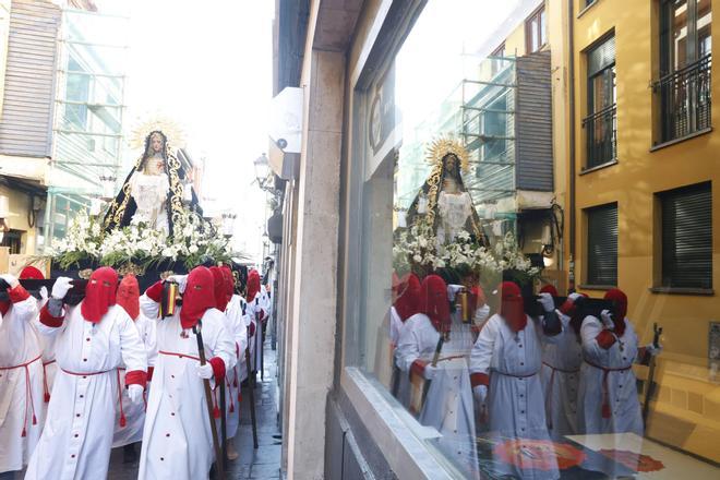La procesión del Sábado Santo en Gijón, en imágenes