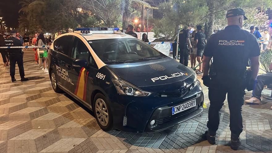 La Policía disuelve a 150 jóvenes que intentaban entrar sin pagar en una barraca de las Hogueras de Alicante