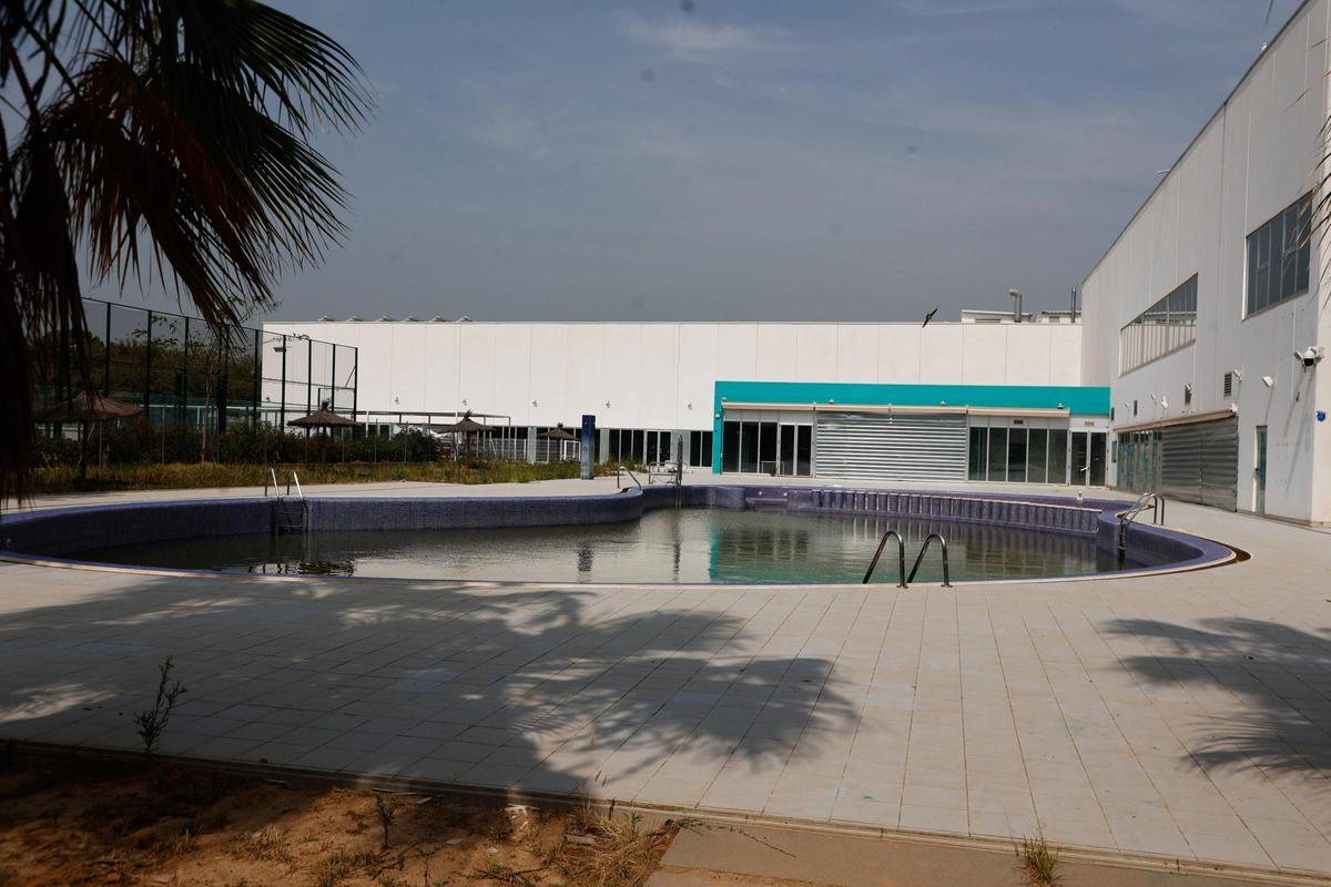 La piscina de Benetússer no abrirá este verano.