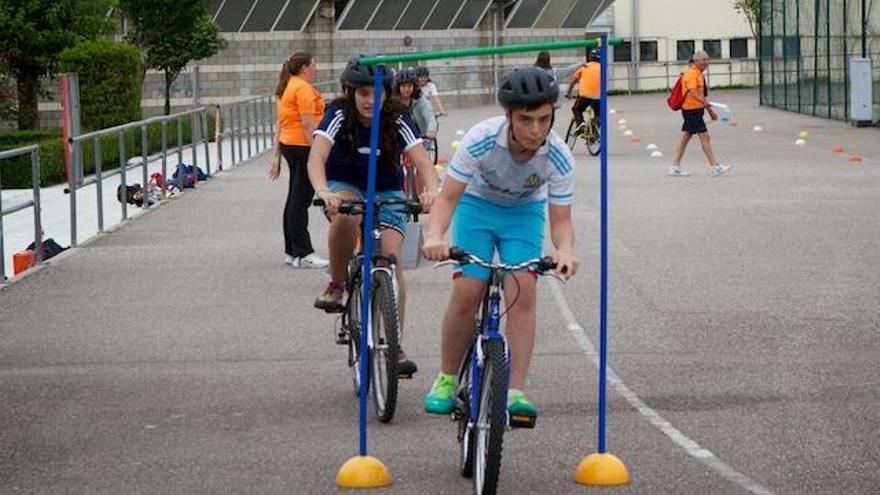 Una de las actividades de ciclismo en una pasada edición del campus de As Travesas. // FdV