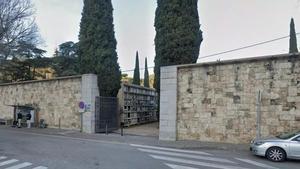 Una de las entradas del Cementiri Vell de Girona.