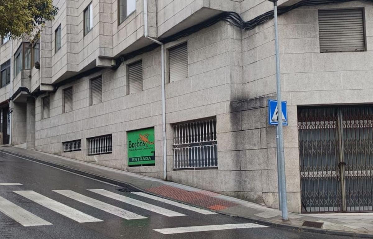 El bajo, encima de la acera de la bajada de Méndez Núñez. | Gonzalo Núñez