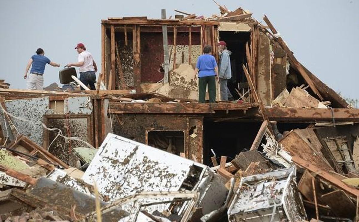 Una vivenda destruïda després del tornado a Oklahoma, aquest dilluns.