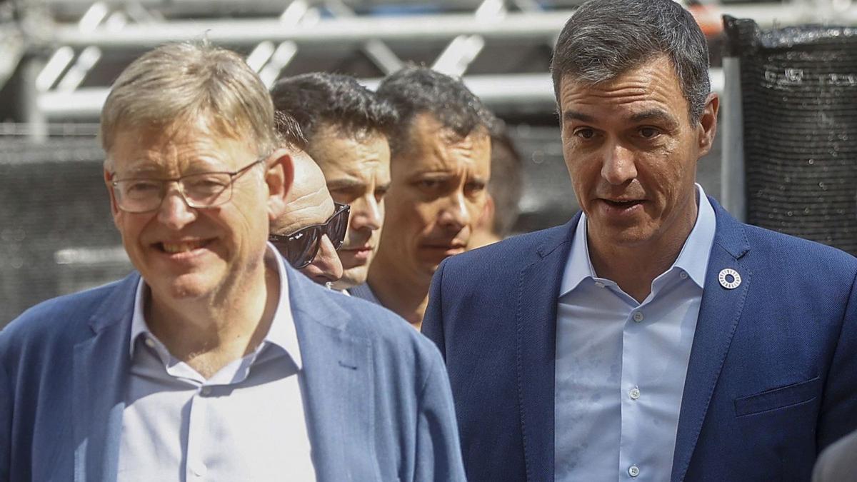 El líder valenciano, Ximo Puig, junto al presidente del Gobierno, Pedro Sánchez, ayer en Valencia.
