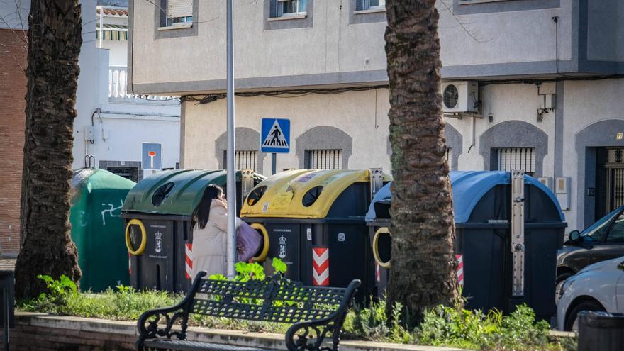 Tirar la basura al contenedor fuera de horario en Badajoz podrá multarse con 750 euros
