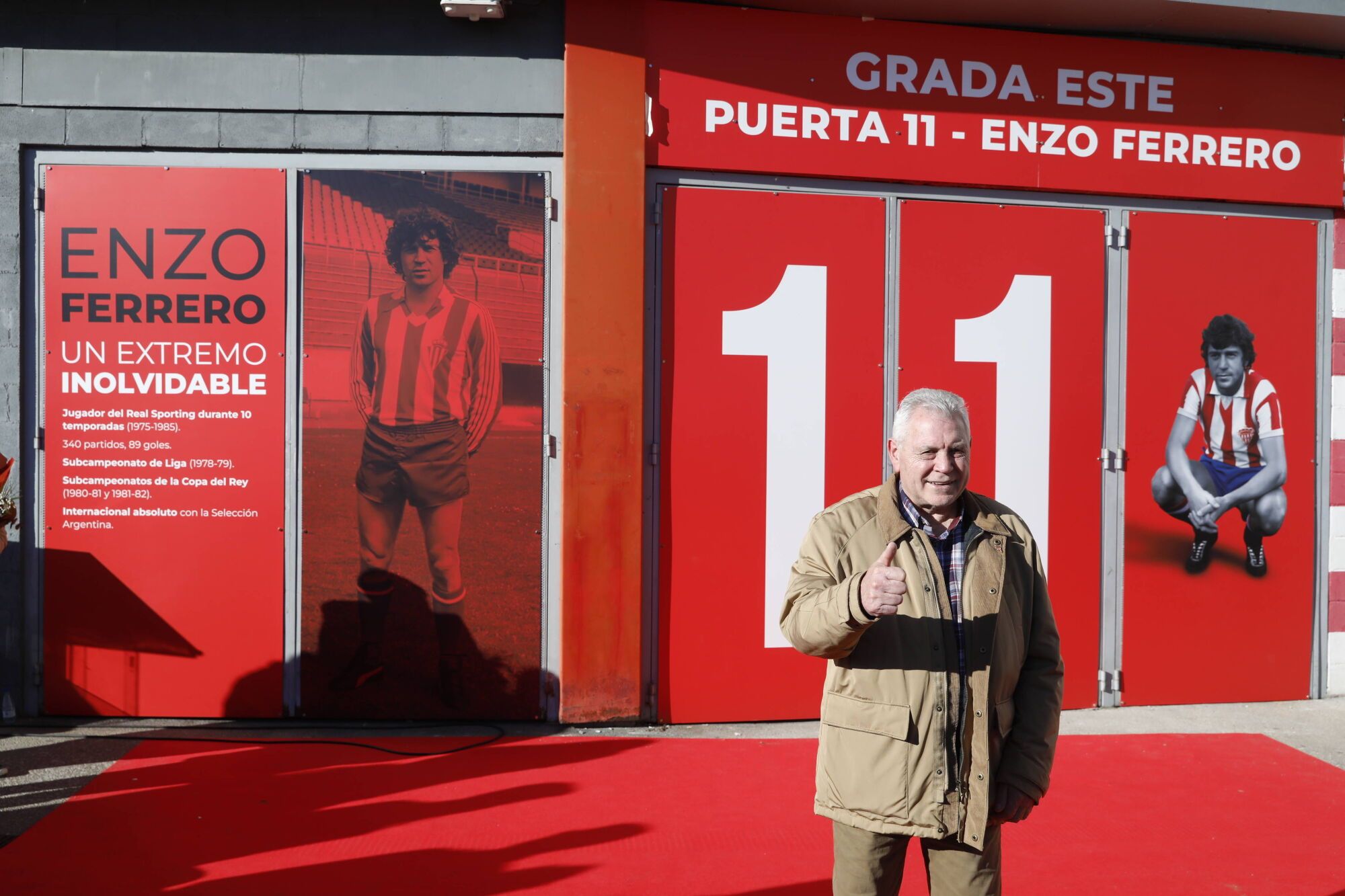 Enzo Ferrero descubre la puerta 11 de El Molinón