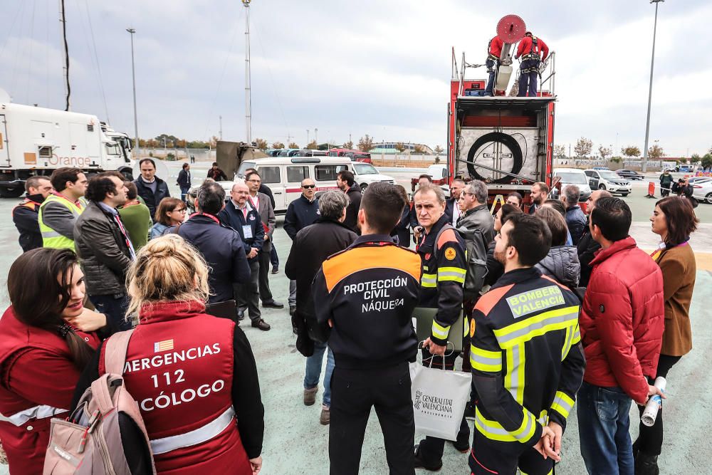 [SIN TITULO] La Generalitat realiza un gran despliegue de recursos, incluido un simulacro de una situación de pillajes en comercios tras un terremoto, helicóptero, bomberos o la intervención de la UME