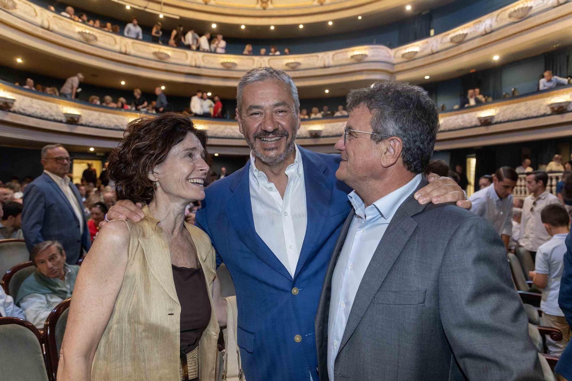 Manuel Escribano pronuncia el pregón de apertura de la Feria de Hogueras en el Teatro Principal de Alicante