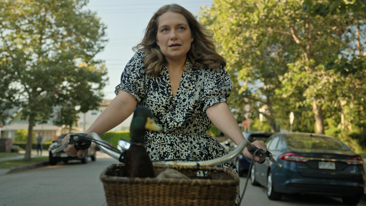 Merritt Wever y su amante pato en una imagen de ’Roar’. Merritt Wever y su amante pato en una imagen de ’Roar’.