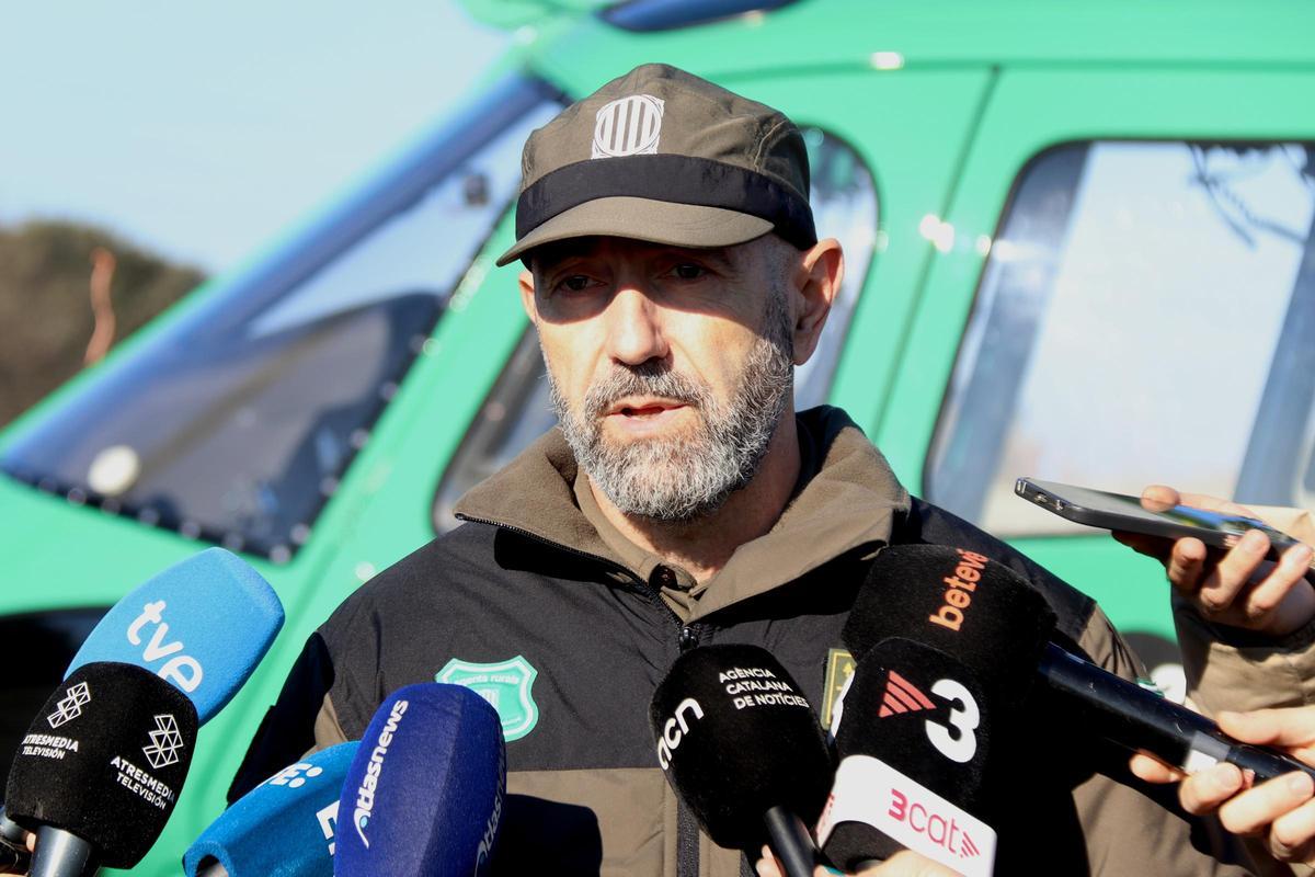 Los agentes rurales supervisan con helicóptero la zona cero de la peste porcina africana