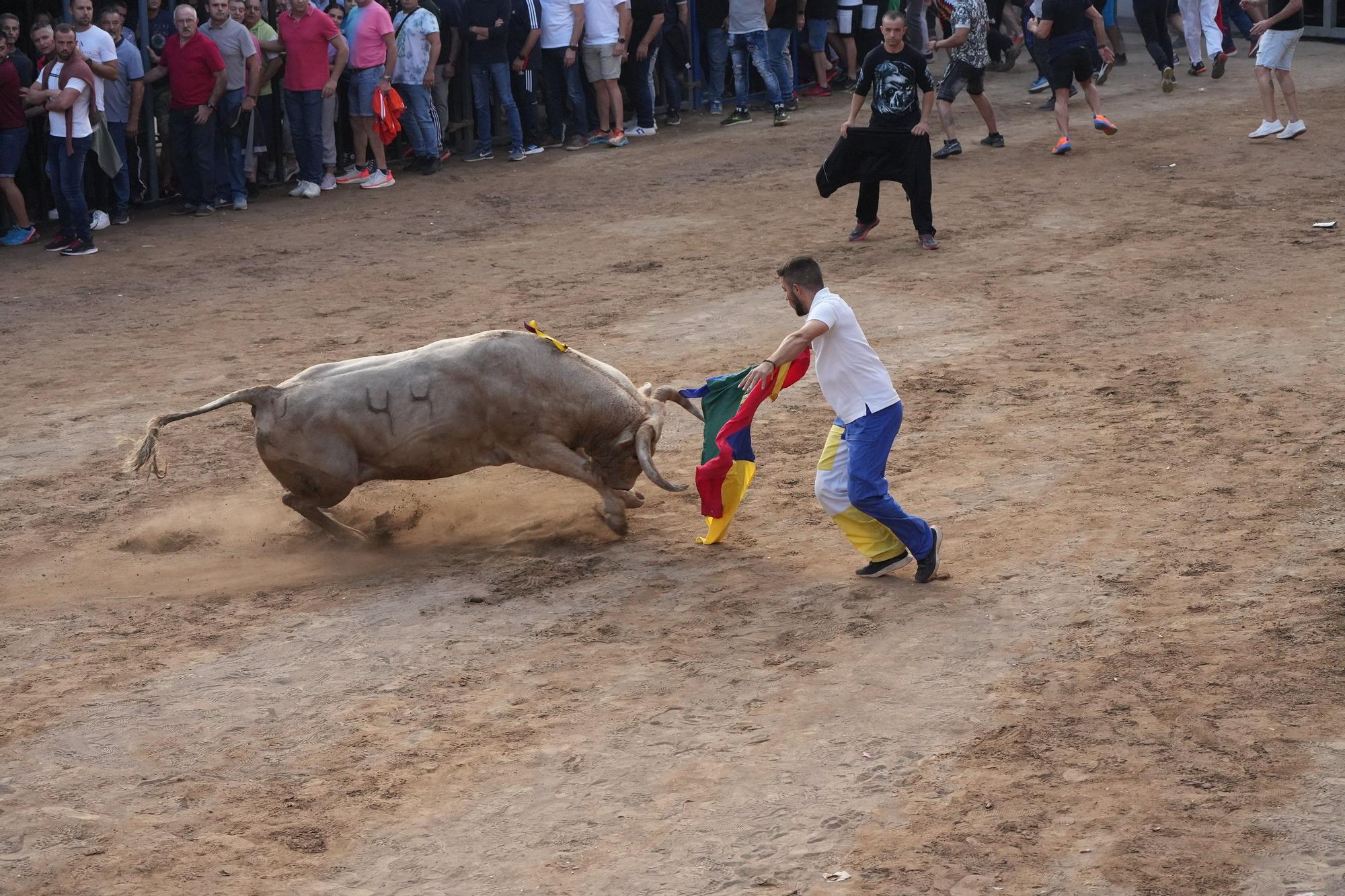 Galería de fotos de la última tarde de toros de la Fira en Onda